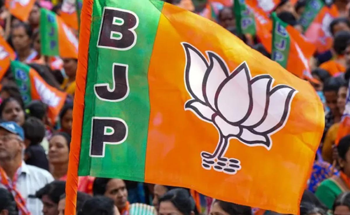 लोकसभा चुनाव 2024: चुनाव लड़े बिना सूरत में जीती BJP, कांग्रेस उम्मीदवार का नामांकन रद्द
