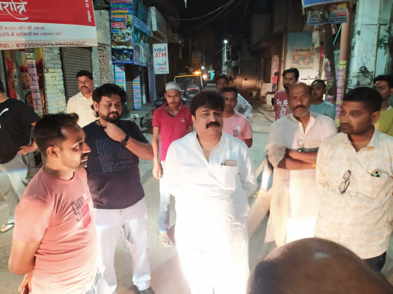 पालिकाध्यक्ष ने अधिकारियों को आदेशित कर रातों रात हॉटमिक्स से गड्ढे भरवाए