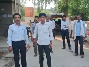 बदायूं में तेज रफ्तार ऑटो रिक्शा से टकराई बाइक, एक की मौत दूसरा घायल