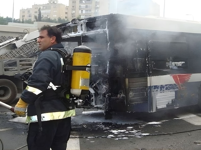 दुखद; सऊदी अरब में बस-टैंकर की भीषण टक्कर, उमराह को गए 40 से ज्यादा भारतीयों की मौत की आशंका