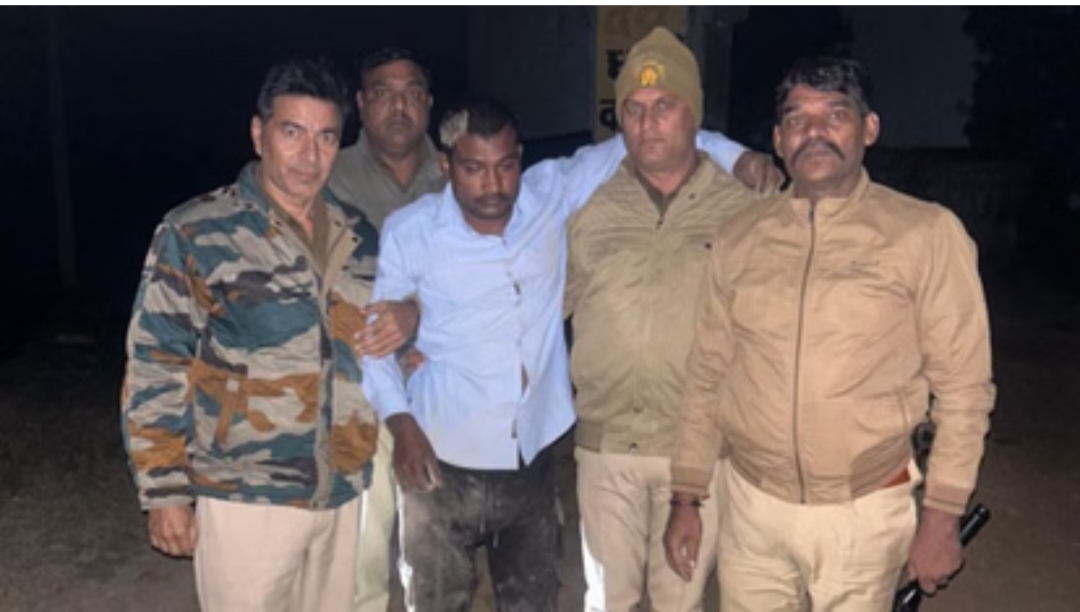 बरेली की पुलिस टीम पर फायरिंग, मुठभेड़ में बदायूं का आरोपी गिरफ्तार, पैर में लगी गोली