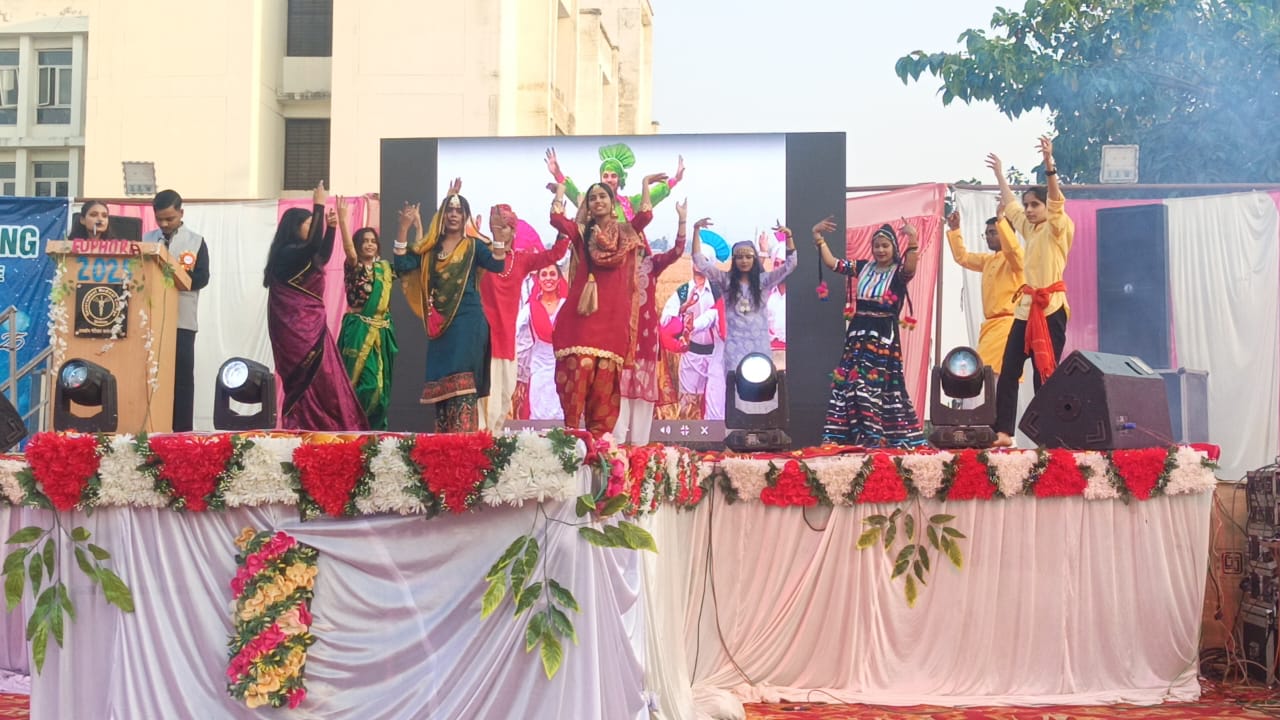 बदायूं राजकीय मेडिकल कॉलेज में स्थापना दिवस समारोह का आयोजन, बच्चों ने कार्यक्रम प्रस्तुत किए