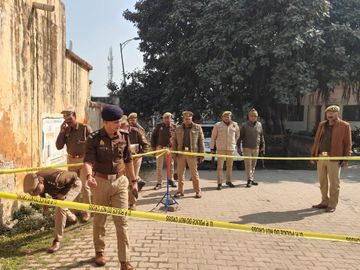 पोस्टमार्टम में खुलासा; गोली लगने से दिल और फेफड़ा फटा, थाने में पति ने पत्नी को क्यों गोली मारी.?