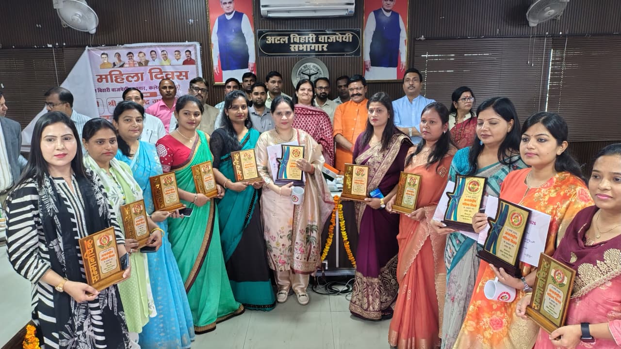 अन्तर्राष्ट्रीय महिला दिवस पर बदायूं जिला प्रशासन ने महिलाओं को किया सम्मानित