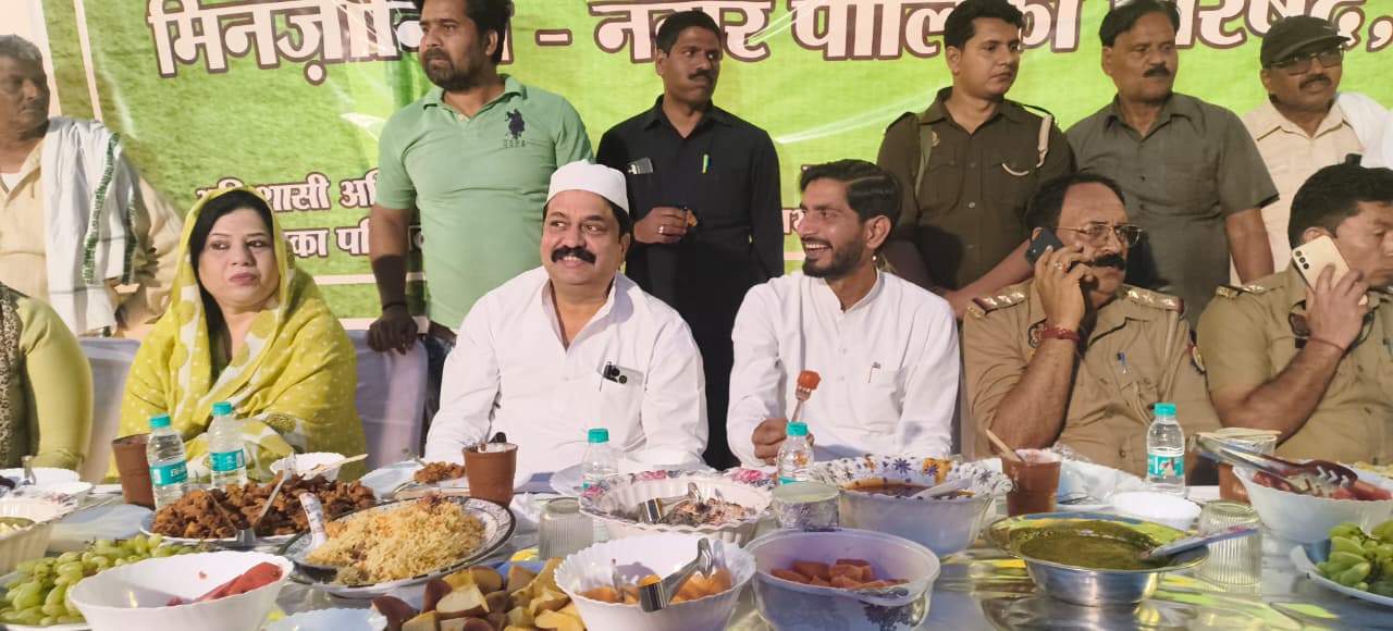 बड़े सरकार की दरगाह पर नगर पालिका का ओर से रोज़ा इफ्तार, हज़ारों हिन्दू-मुस्लिमों ने की शिरकत