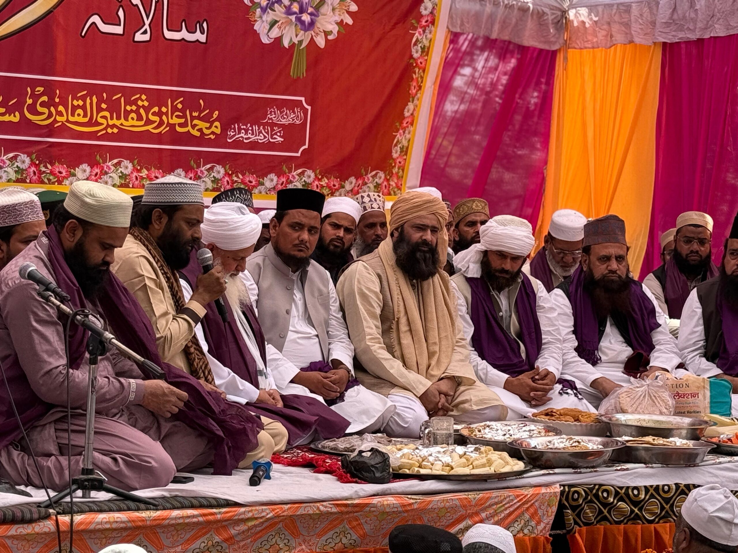 अकीदत के साथ सम्पन्न हुआ उर्से शाह शुजाअत अली मियां, बड़ी तादाद में ज़ायरीनों ने की शिरकत