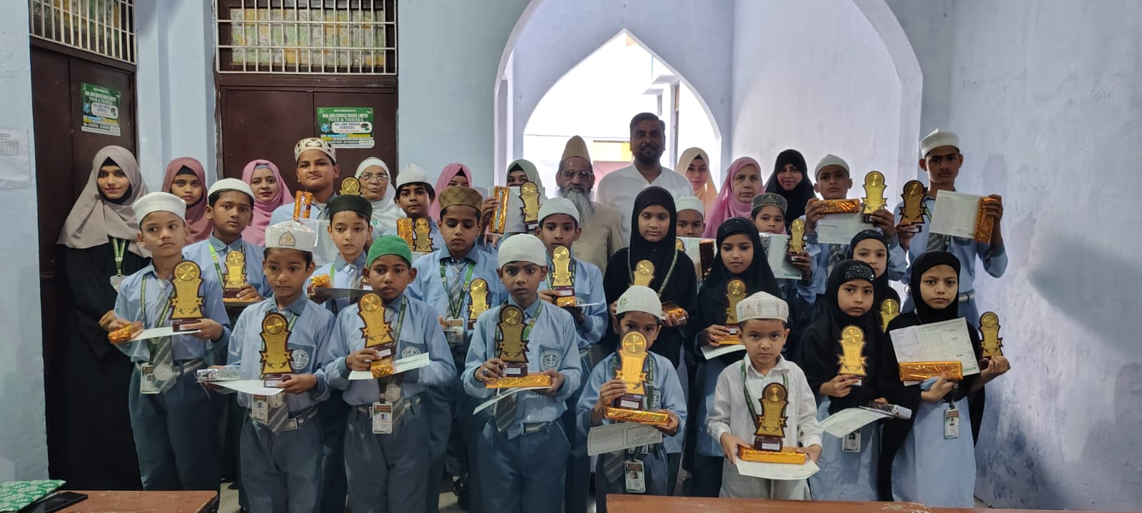 दारुल उलूम शाहे विलायत का वार्षिक उत्सव संपन्न, रैंक हासिल करने वाले बच्चे पुरस्कृत