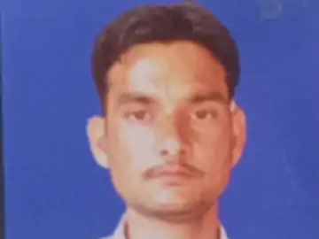 बदायूं में पूर्व प्रधान के बेटे की मौत; मिठाई खरीदने जाते समय अज्ञात वाहन ने बाइक को मारी टक्कर