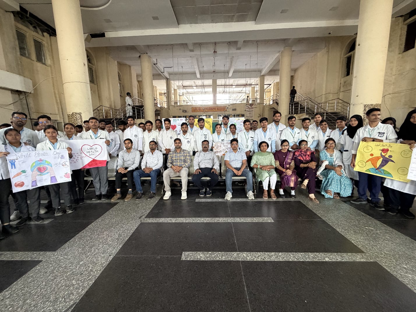 राजकीय मेडिकल कॉलेज में विश्व स्वास्थ्य दिवस का आयोजन, बच्चों ने बनाए पोस्टर