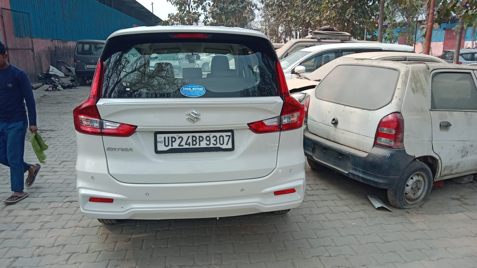 बदायूं में पुलिस चौकी के पास से एर्टिगा कार चोरी, CCTV कैमरे में कैद हुई वारदात