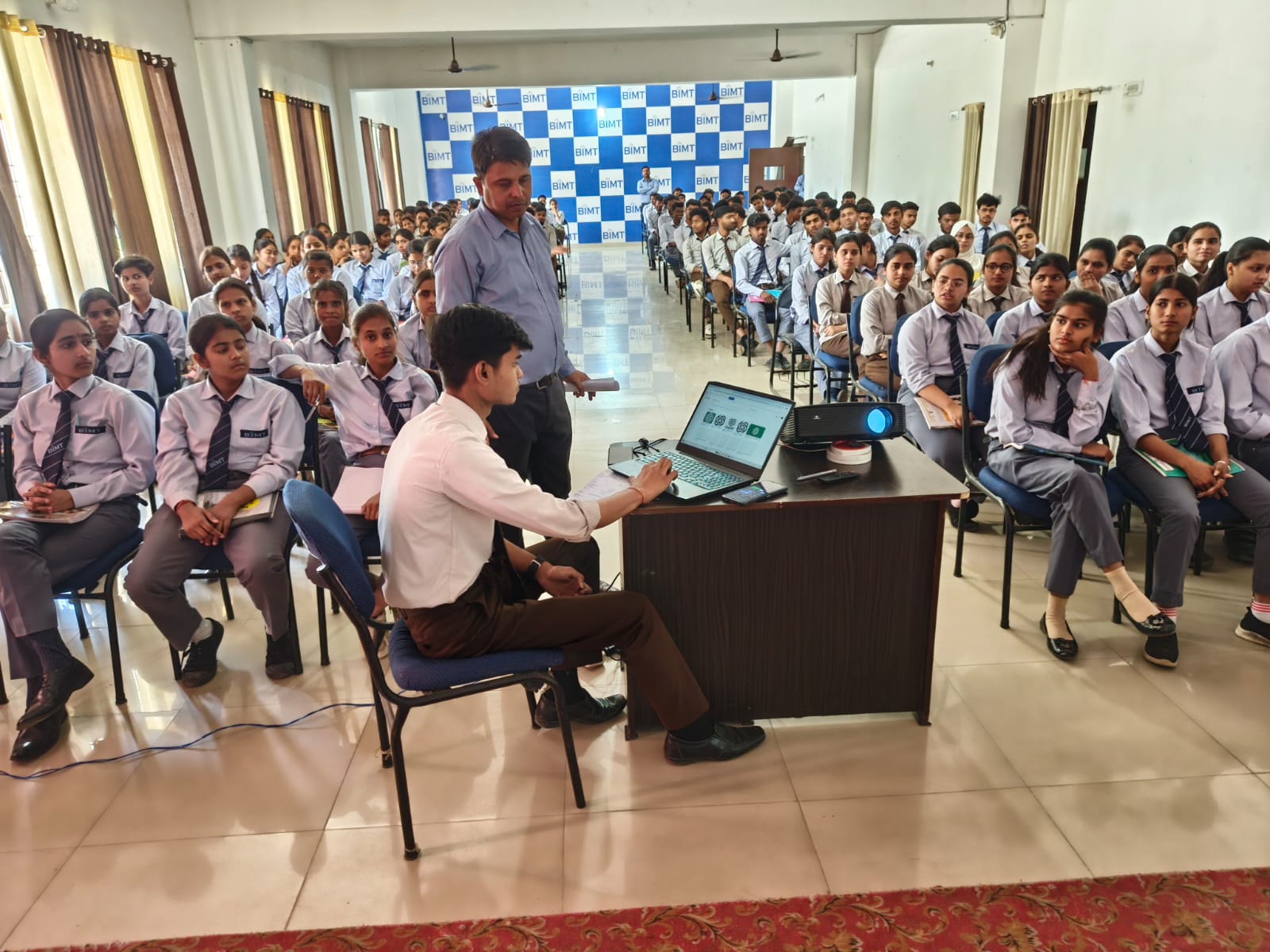 बीआईएमटी कॉलेज में पॉवर प्वाइंट प्रेजेंटेशन व एआई टूल्स पर आधारित एक वर्कशॉप का आयोजन