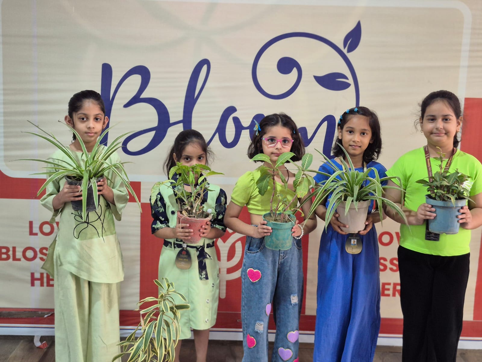 ब्लूमिंगडेल स्कूल में ‘अर्थ डे’ का आयोजन, बच्चों ने प्रस्तुत किए कार्यक्रम