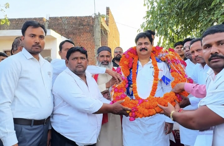 ग्रामीणों ने आबिद रज़ा से शेखूपुर विधानसभा से चुनाव लड़ने का किया आग्रह