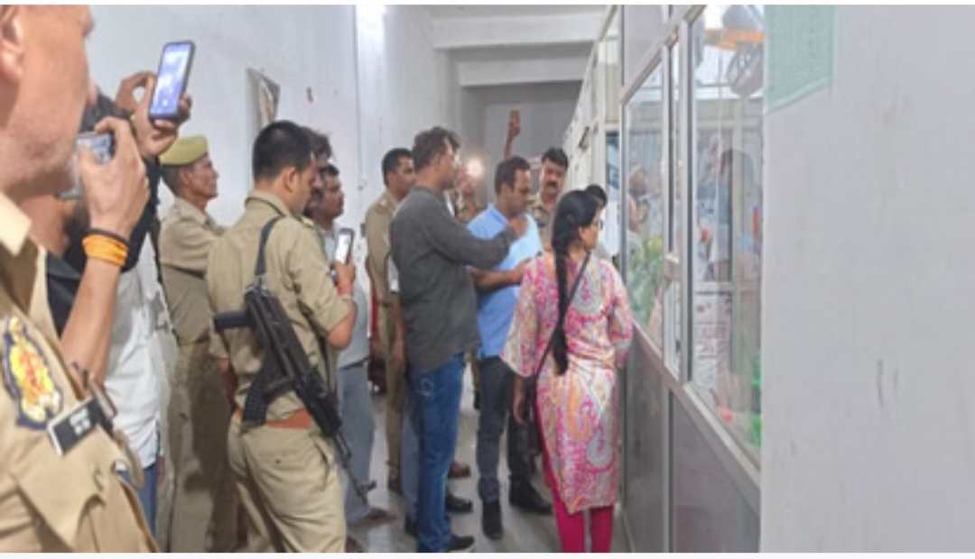 CHC प्रभारी चला रहे थे अवैध अस्पताल; बहन कर रही थी संचालन, नवजात की मौत से खुला राज