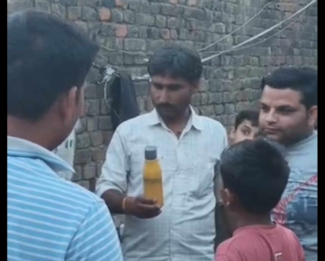 बदायूं में बोरिंग से डीजल निकलने का शोर, डीजल की गंध और आग भी लगी, जांच शुरू