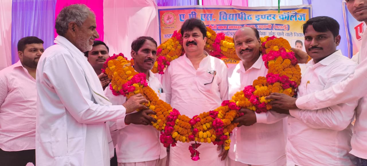 APS इंटर कॉलेज में मेघावी छात्र समारोह, सपा सरकार बनने पर शेखूपुर क्षेत्र में बनेंगे डिग्री कॉलेज : आबिद रज़ा