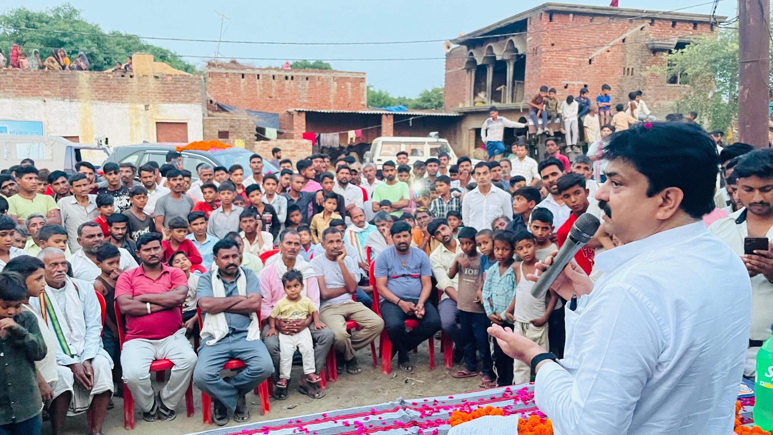 पूर्व मंत्री आबिद रज़ा ने यादव बाहुल्य मजाहिदपुर, इकलैरी, पलिया, सैजनी में की जनसभाएं