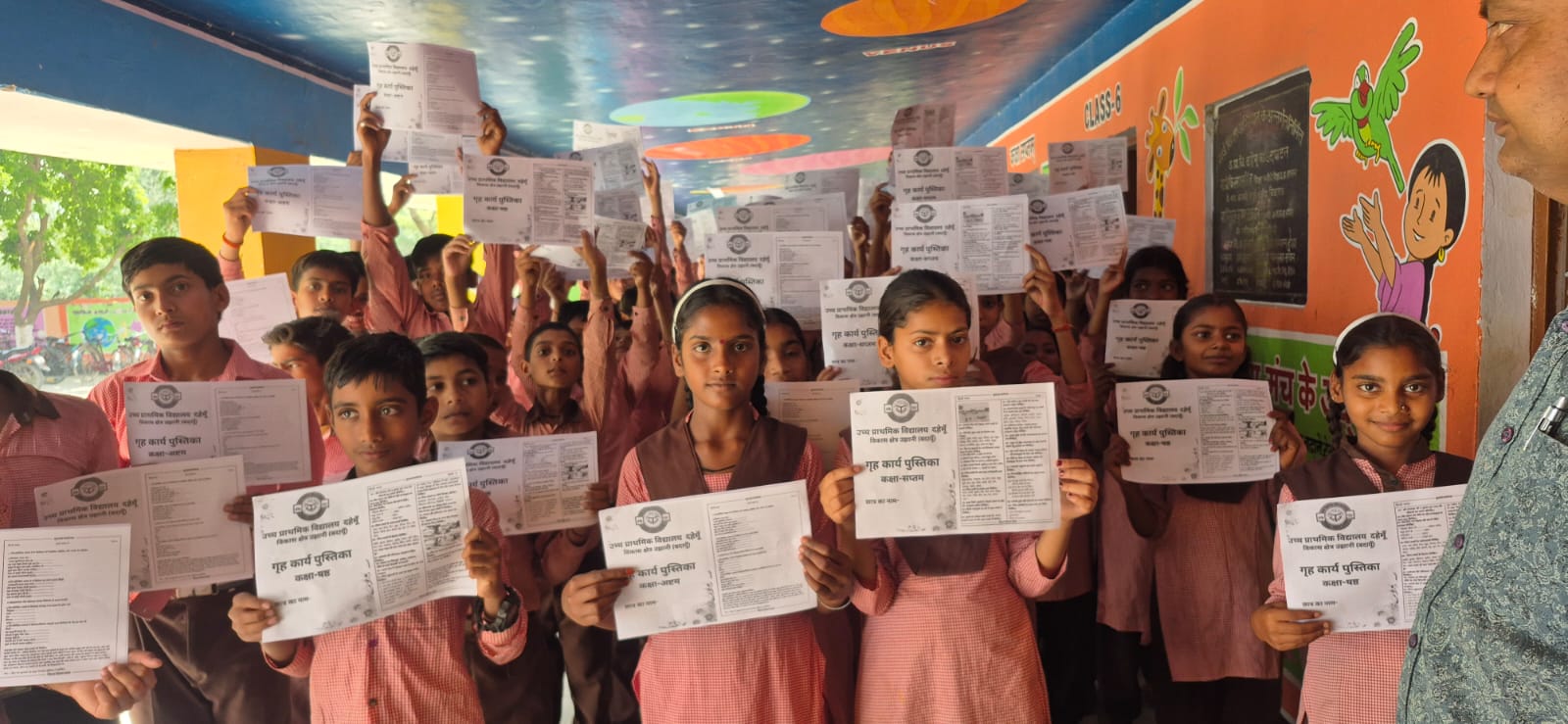 उच्च प्राथमिक विद्यालय दहेमूं में समर कैम्प का समापन, गृह कार्य पुस्तिका का वितरण