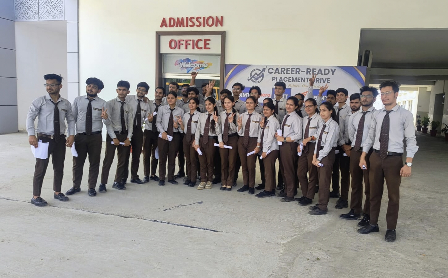 BIMT कॉलेज में लगा जाॅब फेयर; 72 छात्र-छात्राओं को कम्पनियों ने स्पाॅट ऑफर लेटर प्रदान किए