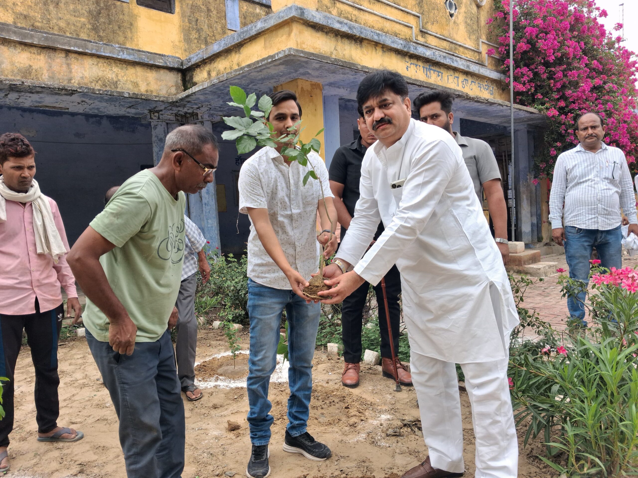 विश्व पर्यावरण दिवस पर आबिद रज़ा ने कहा- एक पौधा लगाएं, उसकी देखभाल कर पर्यावरण बचाएं