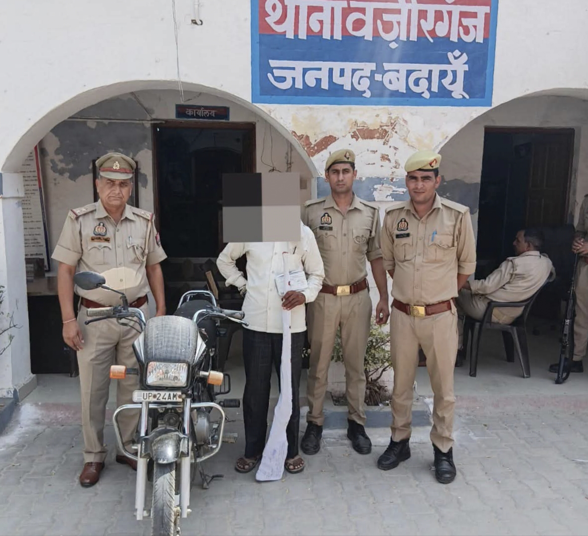 वजीरगंज हत्याकांड का खुलासा; दोनाली बंदूक, 5 कारतूस और बाइक समेत हत्यारोपी गिरफ्तार