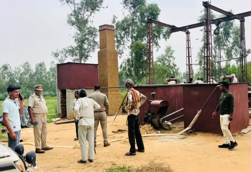 बदायूं में मेंथा टैंक की सफाई करते समय दो भाईयों की मौत, तीसरे की हालत गंभीर