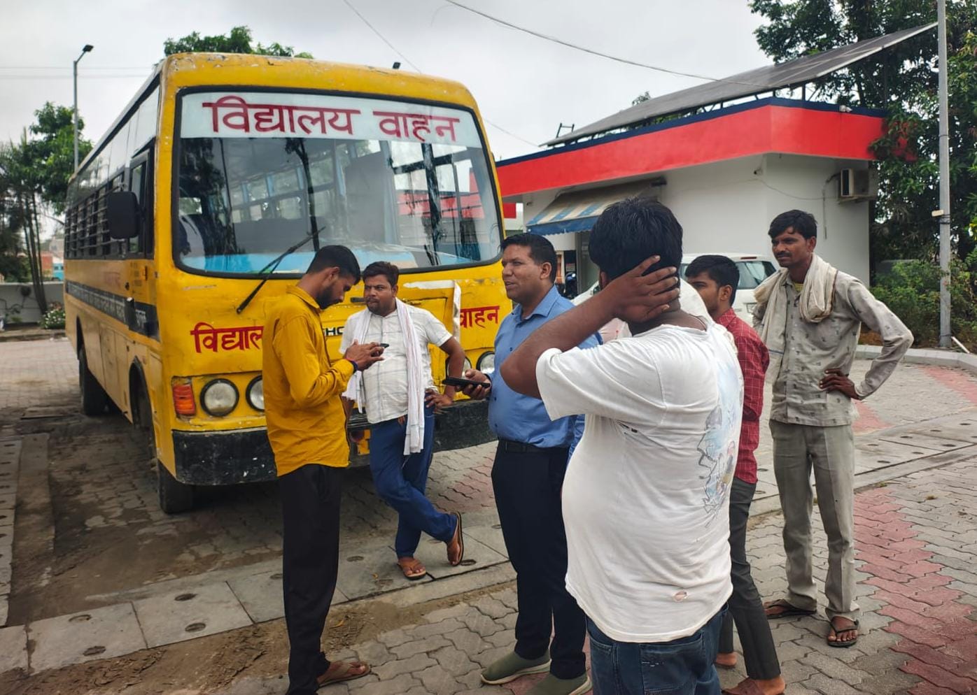 बदायूं ARTO द्वारा 64 स्कूली वाहन चेक; 5 वाहन और 7 ओवरलोड माल वाहनों को किया सीज