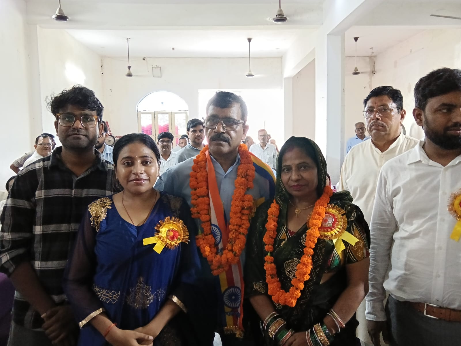 उसावां के खंड शिक्षा अधिकारी ओमप्रकाश वर्मा सेवानिवृत्त, शिक्षकों ने दी विदाई