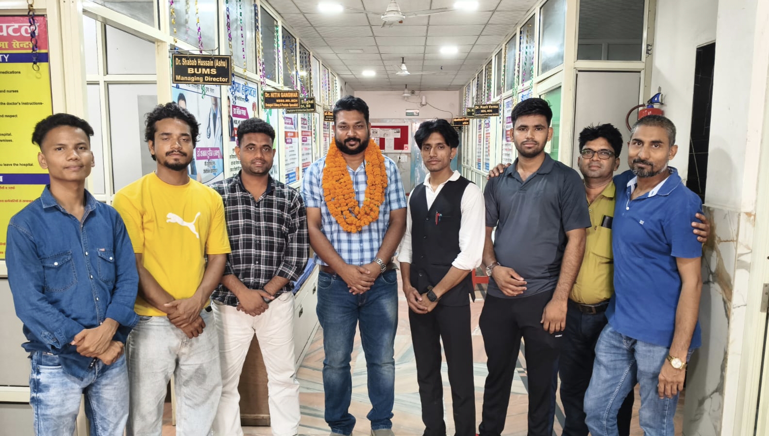 राष्ट्रीय चिकित्सक दिवस पर युवा एकता मंच संगठन ने इनाया हॉस्पिटल के डॉक्टर को सम्मानित किया
