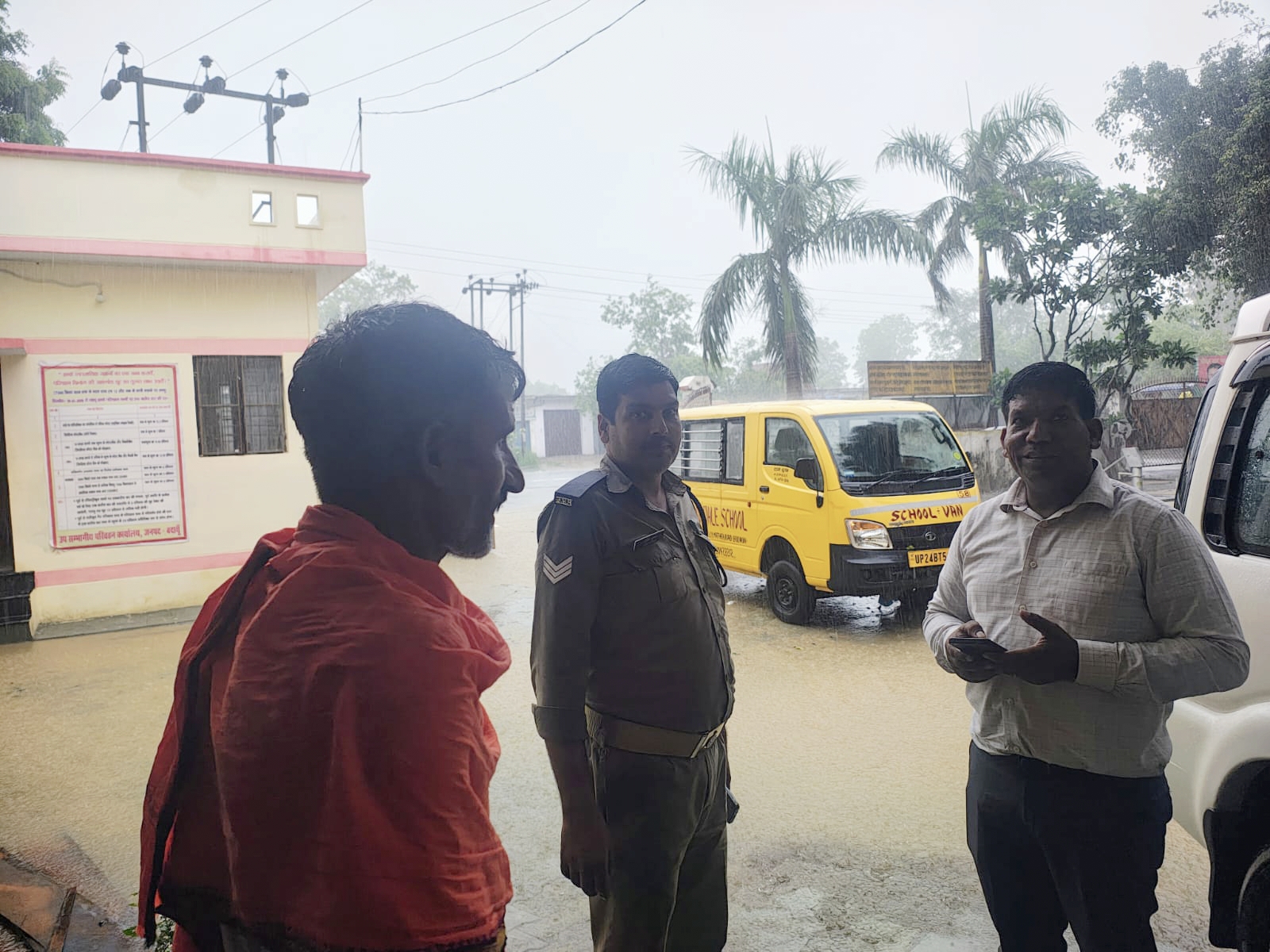 सेफ फ्यूचर अभियान; एक स्कूली वाहन समेत ARTO ने 6 ओवरलोड वाहनों को किया सीज