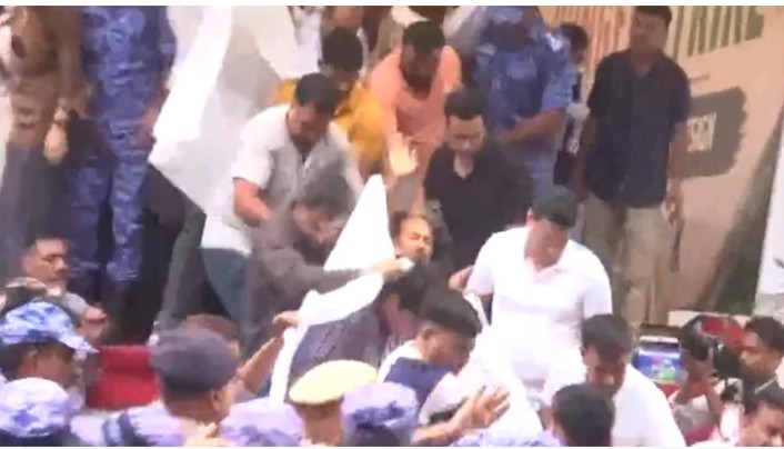 सोनम वांगचुक पर हमला; अभिजीत दीपके का आरोप, वांगचुक को अस्पताल ले गई पुलिस