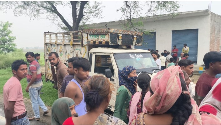 बदायूं में पिकअप ने बाइक को मारी टक्कर, बुआ-भतीजे की मौके पर मौत, किशोरी घायल