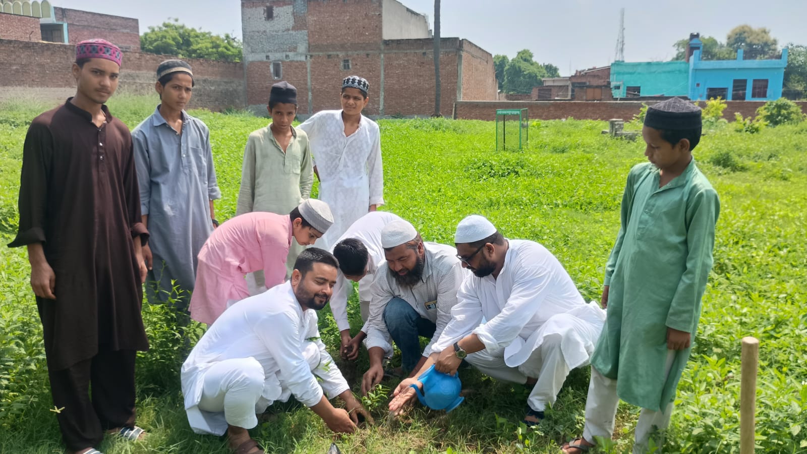 उर्से आला हज़रत के मौके पर इस्लाहुल मुस्लिमीन एजूकेशन वेलफेयर सोसाइटी ने पौधरोपण