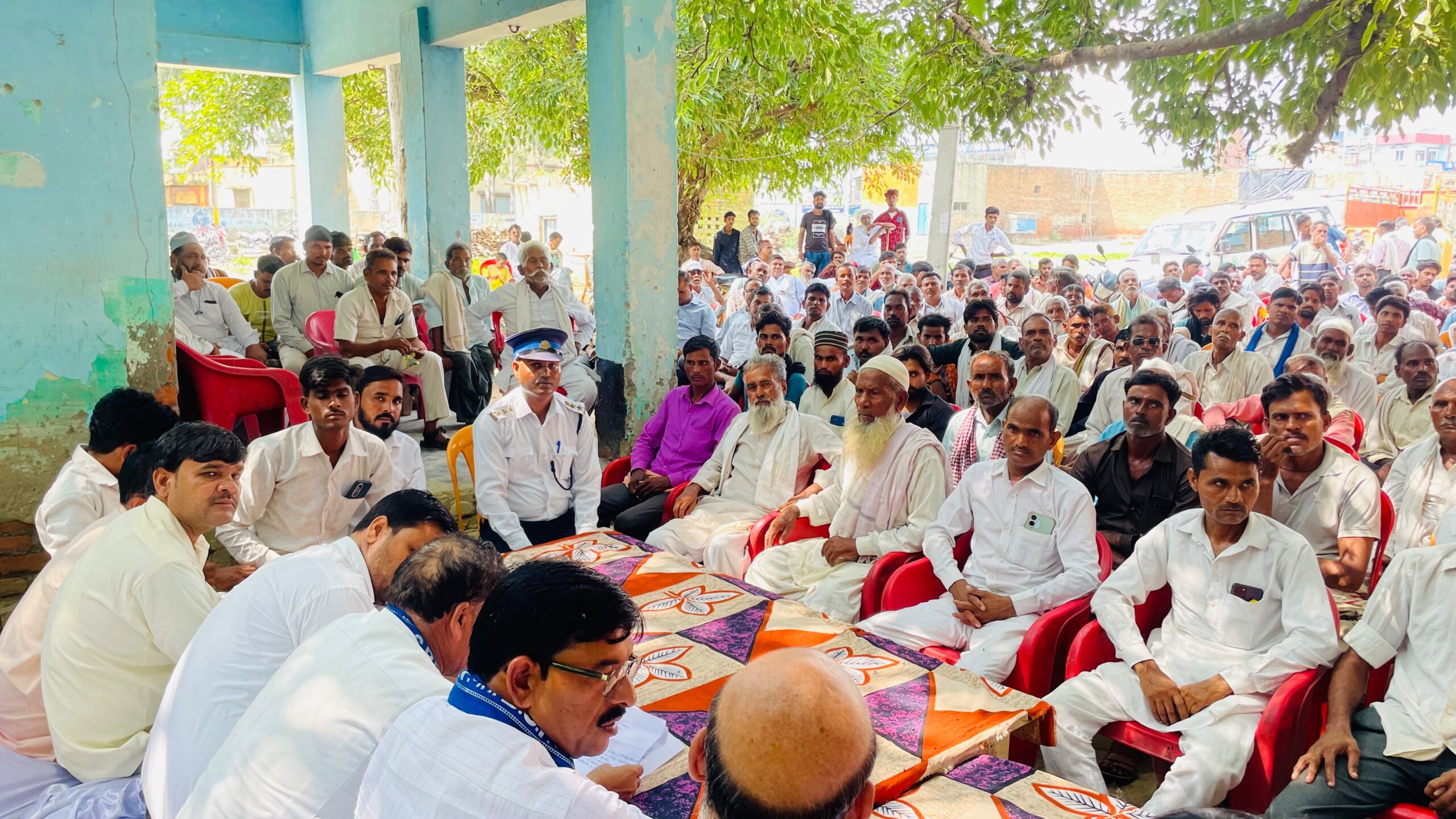 दातागंज पहुंचे बसपा नेता; कहा- राजनीतिक द्वेषपूर्ण से तोड़ी आतिफ खां की मार्केट, राष्ट्रपति को ज्ञापन