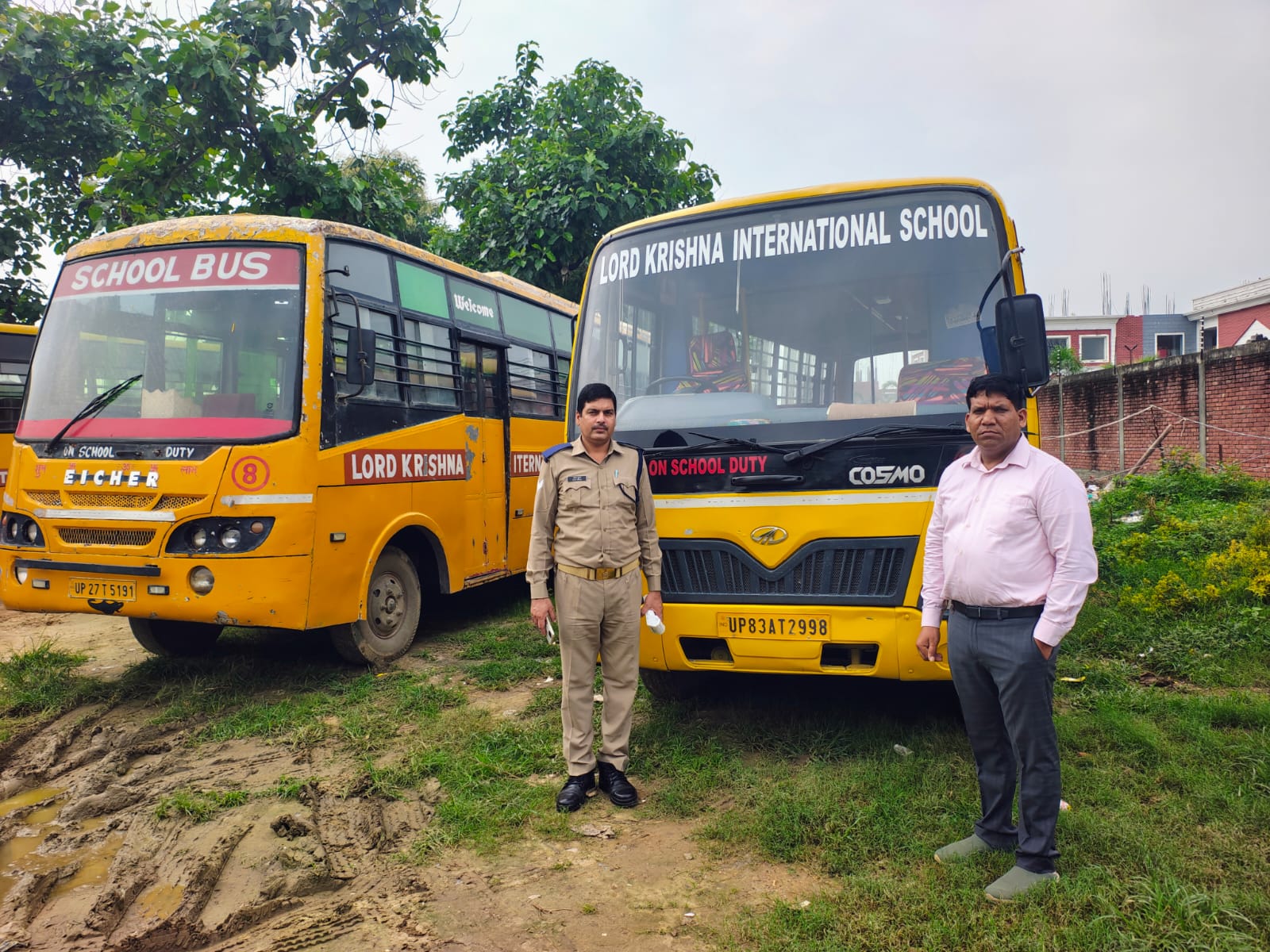 बदायूं में दो निजी वाहनों से ढोए जा रहे थे स्कूली बच्चे, ARTO ने की कार्रवाई