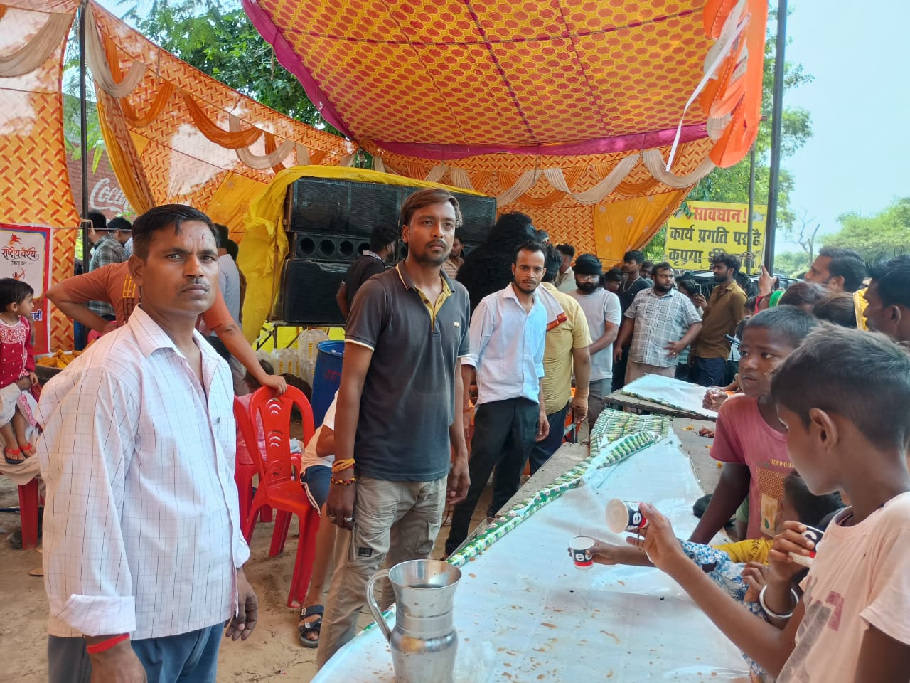 उझानी में राष्ट्रीय वैश्य एकता दल ने कराया विशाल भंडारा
