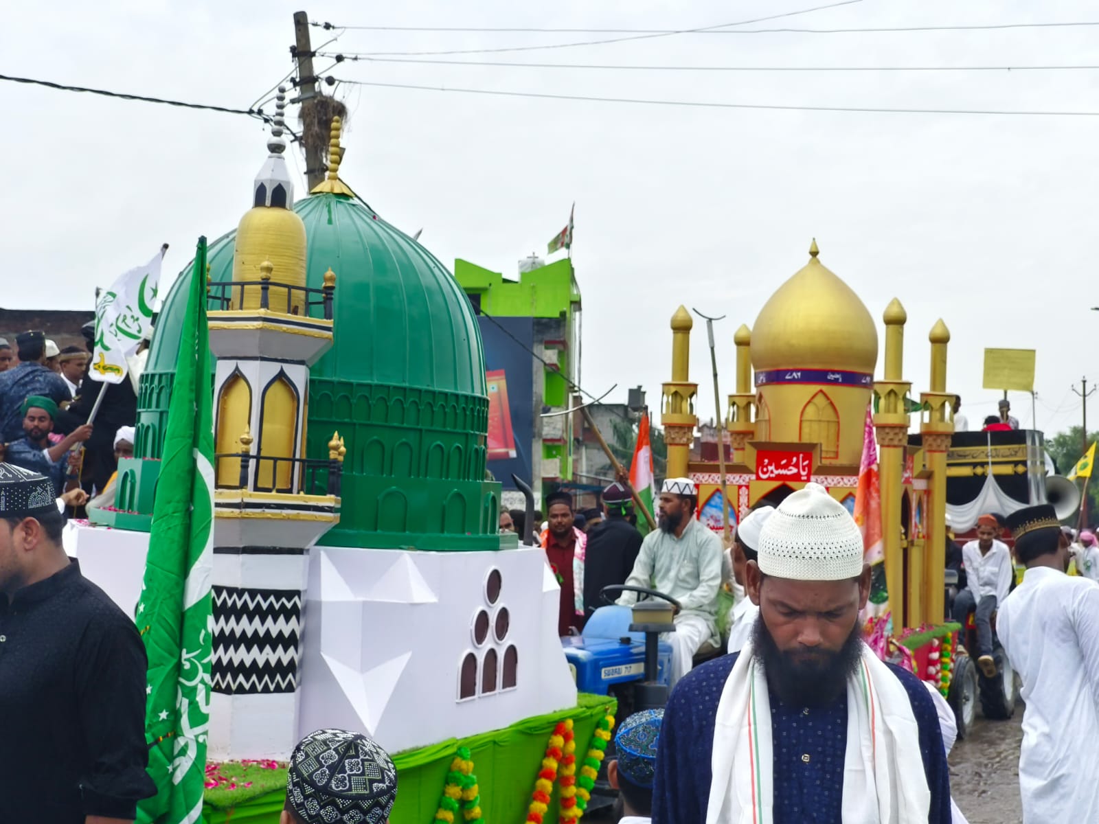 वजीरगंज में निकला जुलूस-ए-मुहम्मदी, जगह-जगह हुआ इस्तकबाल