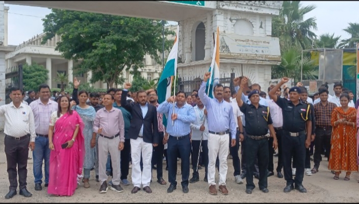 राजकीय मेडिकल कॉलेज में निकली तिरंगा यात्रा, राष्ट्रभक्ति और एकता का दिया संदेश