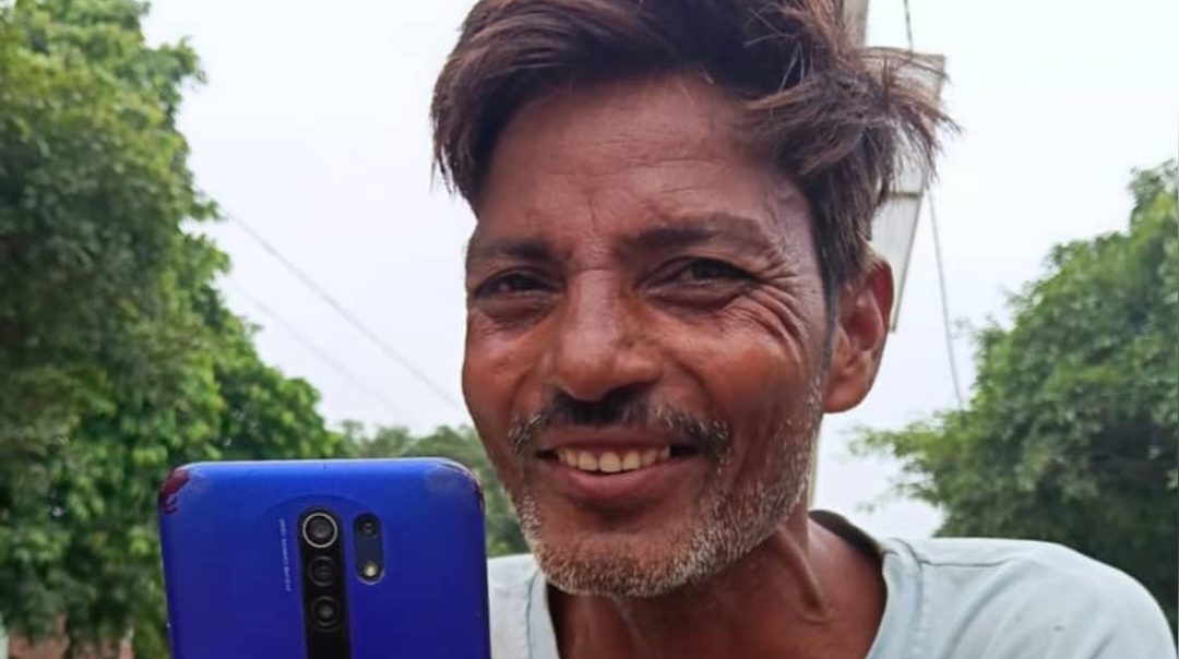 बदायूं में फंदे से लटका मिला किसान का शव, पत्नी ने कहा- कर्ज के कारण थे परेशान