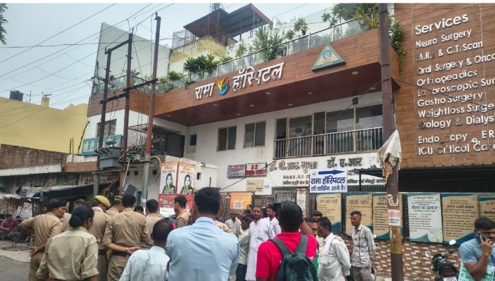बदायूं के रामा हॉस्पिटल में पथरी के ऑपरेशन के बाद मरीज की मौत, परिजनों ने किया हंगामा