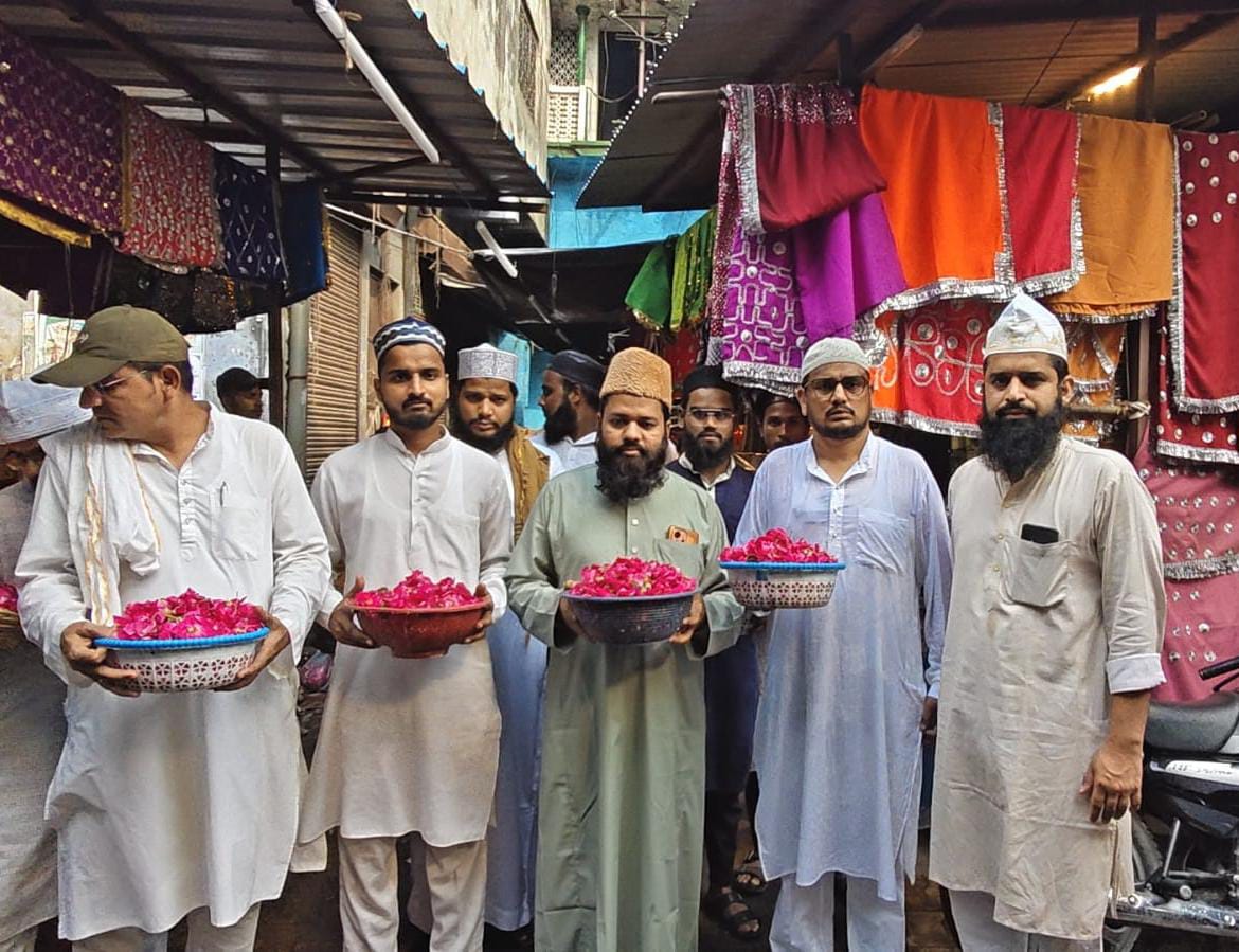 दरगाह शाहदाना वाली पर सालाना उर्स; काज़ी-ए-हिंदुस्तान की ओर से चादर व गुलपोशी, खुसूसी दुआ हुई