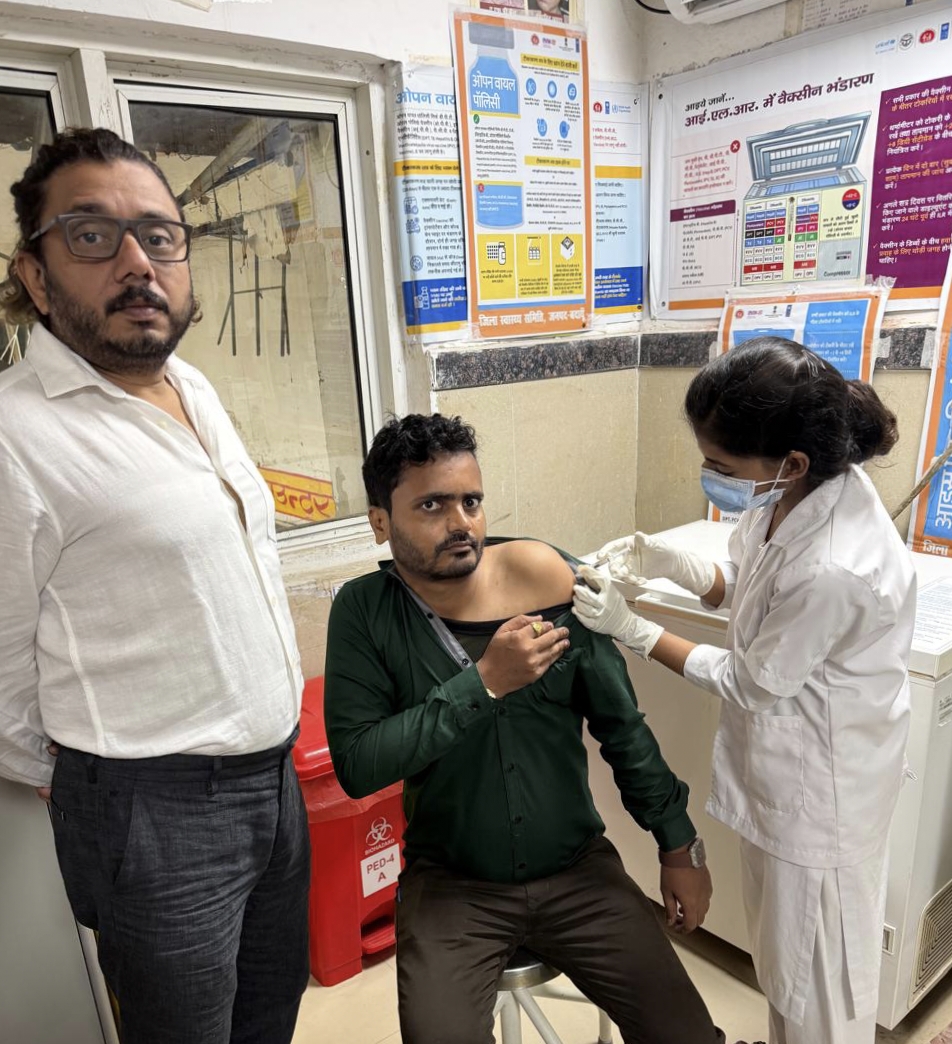 स्वाइन फ्लू से बचाव को राजकीय मेडिकल कॉलेज में टीकाकरण अभियान चला
