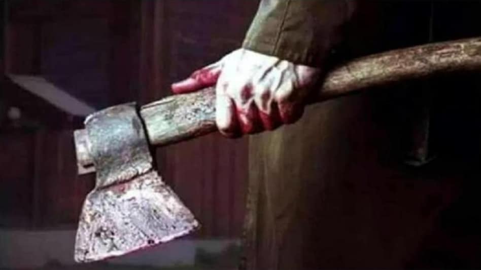 उसहैत में घरेलू विवाद में पति ने पत्नी को कुल्हाड़ी से काटा, 14 साल पहले किया था प्रेम विवाह, गिरफ्तार