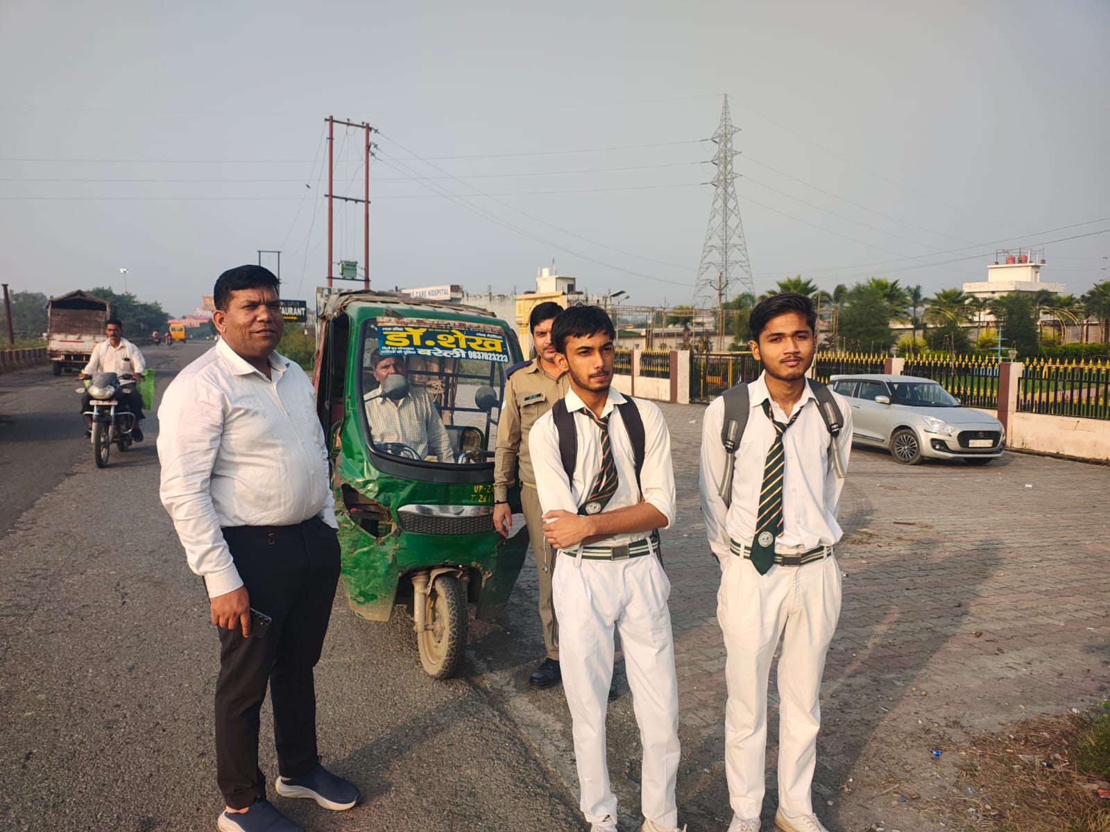 बदायूं में अवैध रूप से संचालित स्कूली ई-रिक्शा के विरुद्ध परिवहन विभाग का अभियान