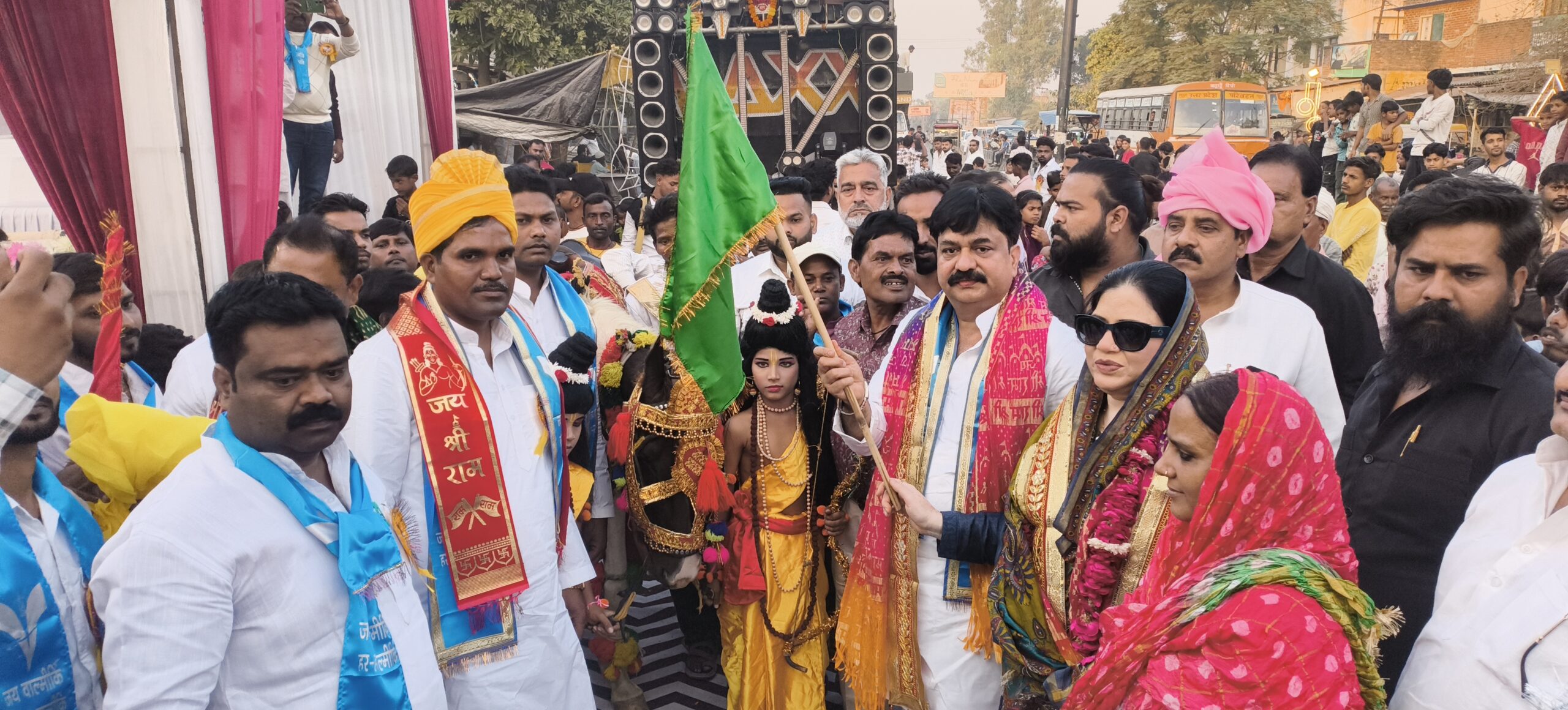 पूर्व मंत्री आबिद रज़ा और चेयरमैन फात्मा रज़ा ने हरी झंडी दिखाकर रवाना की वाल्मीकि शोभायात्रा