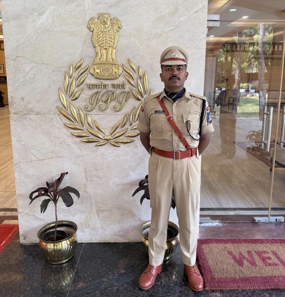 मुंबई महानगर पालिका के कर्मचारी के बेटे ने IPS प्रशिक्षण सफलतापूर्वक पूरा किया